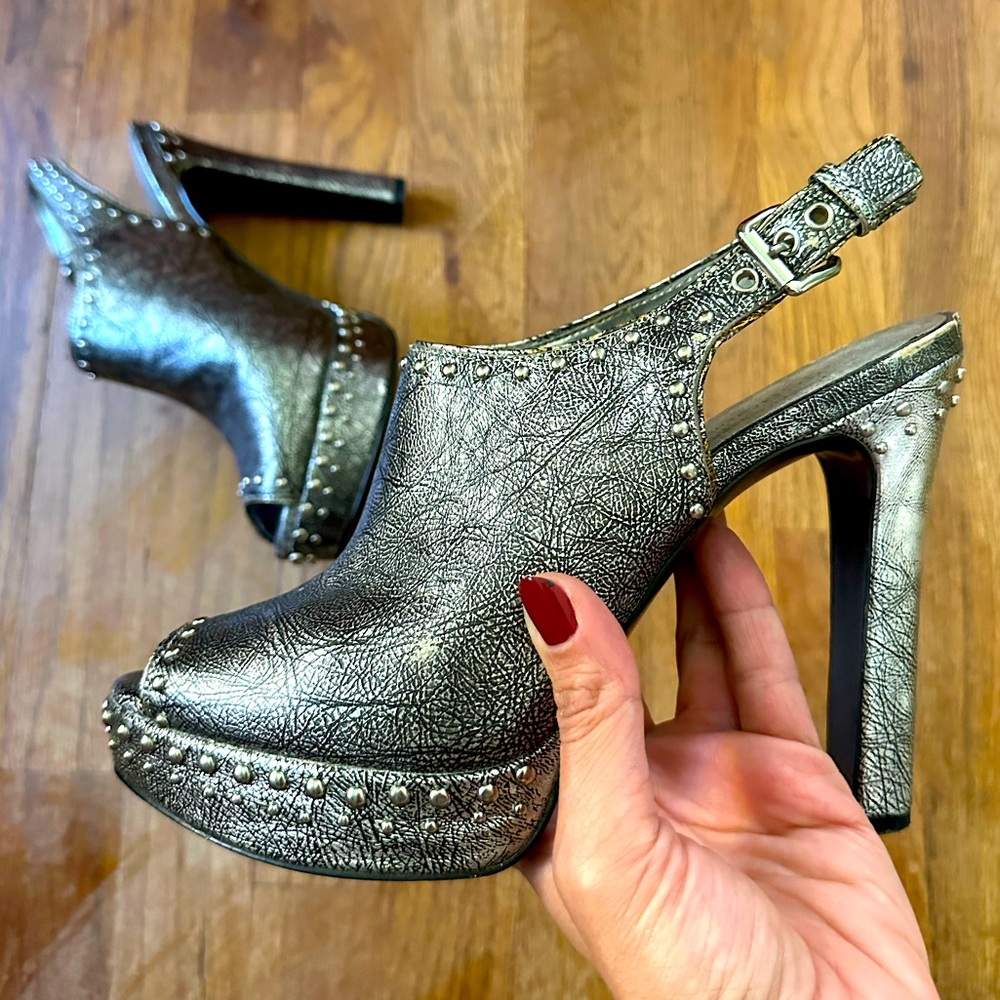 Like New BCBGeneration metallic platform heel